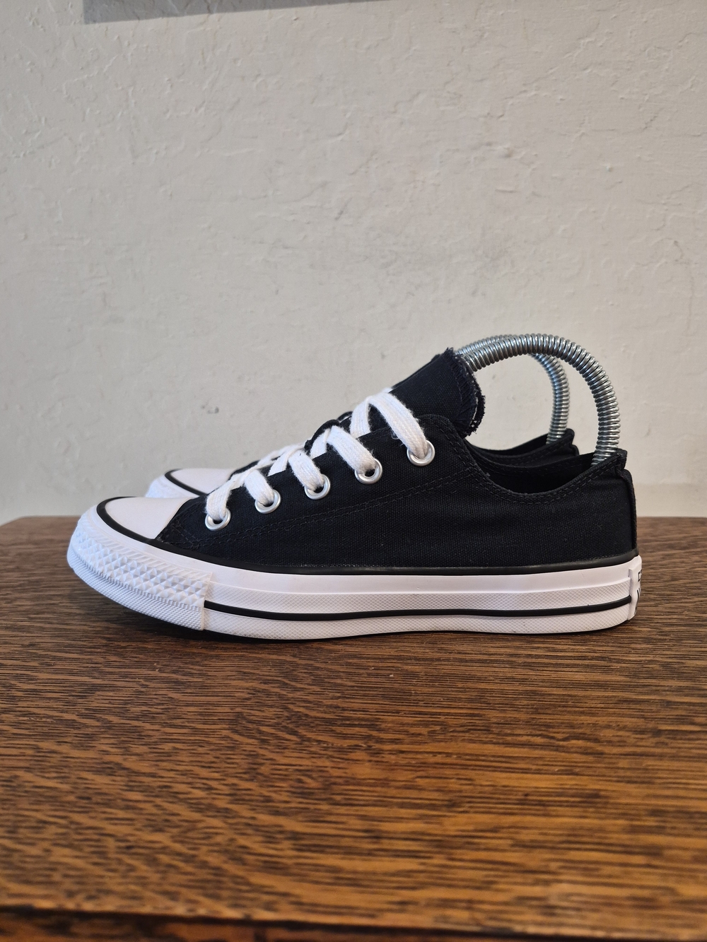 Converse Chuck Taylor All Star Madison Low Top Fashion SneakersWomen's Size 6